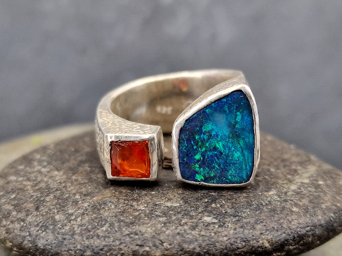 LeoLars-PABE Schwarzer Opal und Feueropal Design Ring, Gr.57-58, aus 925er Silber, oben offen, eismattiert, Unikat, Handarbeit