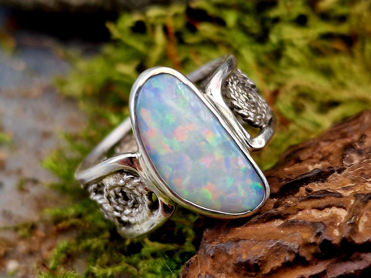 Weißer Opal Design Filigree Ring aus 925er Silber, Gr. 56 (18), zartes Filigreemuster, pastellfarbenes Multicolor Opalfeuer, Unikat, Handarbeiit