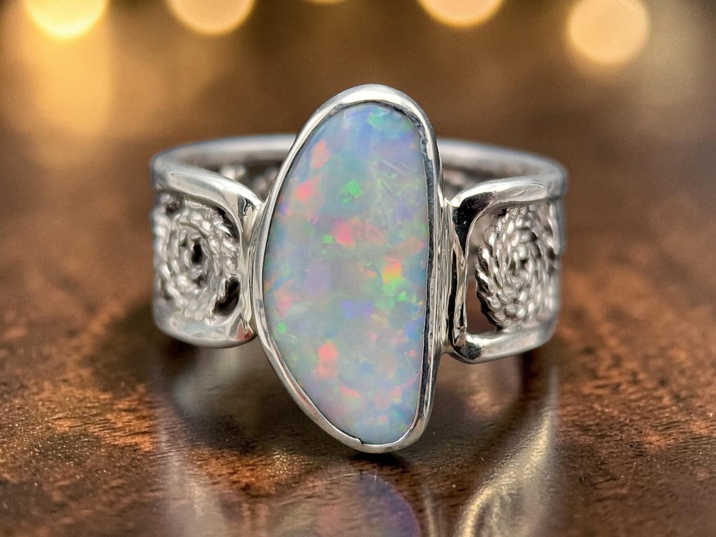 Weißer Opal Design Filigree Ring aus 925er Silber, Gr. 56 (18), zartes Filigreemuster, pastellfarbenes Multicolor Opalfeuer, Unikat, Handarbeiit