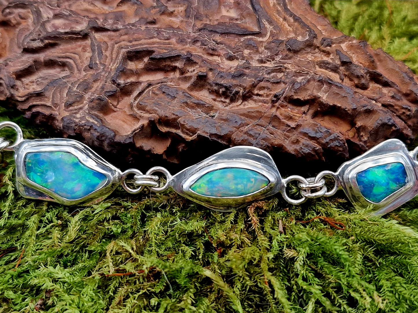 Wundervolles Coober Pedy Opal Design Armband aus 925er Silber, opalisierte Muscheln mit briliantem Multicolor Opalfeuer, 21 cm lang, Unikat, Handarbeit