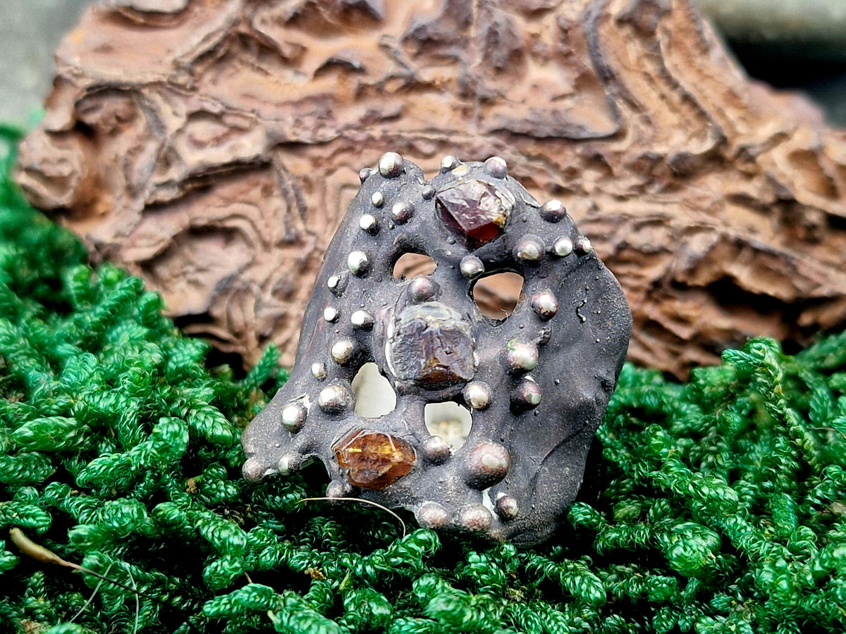 LeoLars-PABE Geschwärzter Rohdiamant Design Ring, Gr. 52 (16,7), aus 925er Silber, organisches Design mit Silberperlen, Rohdiamanten in rot-gelb-grau, Unikat, Handarbeit