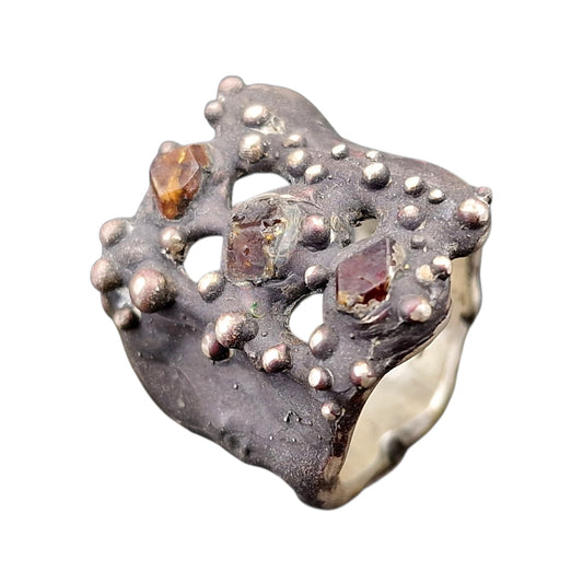 LeoLars-PABE Geschwärzter Rohdiamant Design Ring, Gr. 52 (16,7), aus 925er Silber, organisches Design mit Silberperlen, Rohdiamanten in rot-gelb-grau, Unikat, Handarbeit