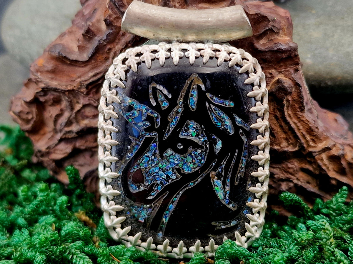 LeoLars-PABE Einhorn Anhänger aus 925er Silber, Obsidian mit Opalsplittern, Carving, Galerie Fassung, Filigree, Unikat, Handarbeit