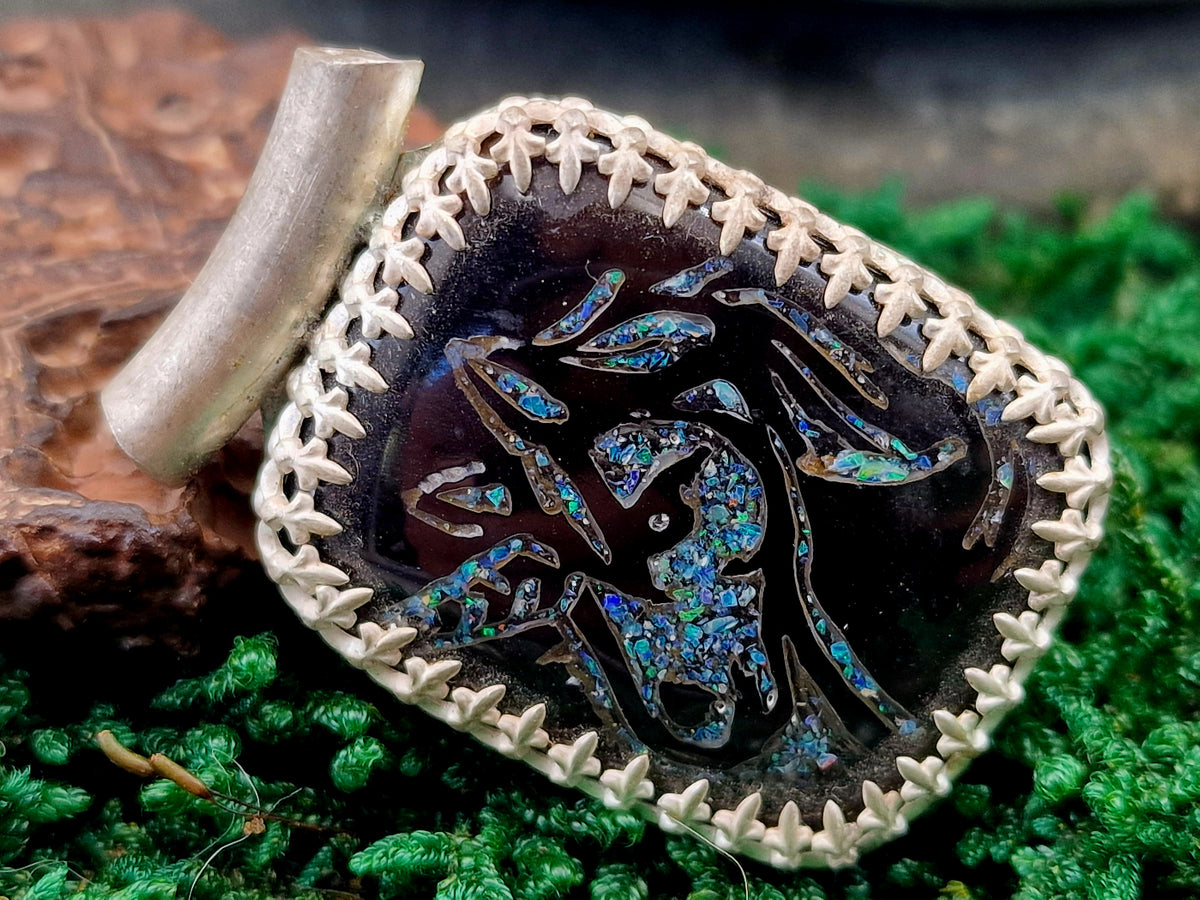 LeoLars-PABE Einhorn Anhänger aus 925er Silber, Obsidian mit Opalsplittern, Carving, Galerie Fassung, Filigree, Unikat, Handarbeit