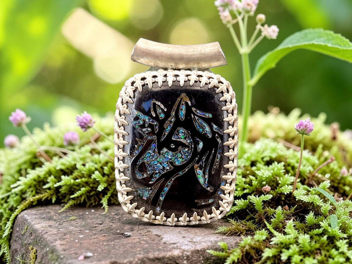LeoLars-PABE Einhorn Anhänger aus 925er Silber, Obsidian mit Opalsplittern, Carving, Galerie Fassung, Filigree, Unikat, Handarbeit