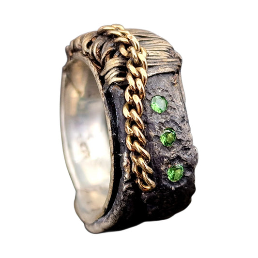 Tsavorit Design Ring,Ge. 62 (19,7), aus geschwärztem 925er Silber, 3 knallige Tsavorite, 585er Gelbgoldkette aus Designelement, Used Look, Unisex, Unikat, Handarbeit