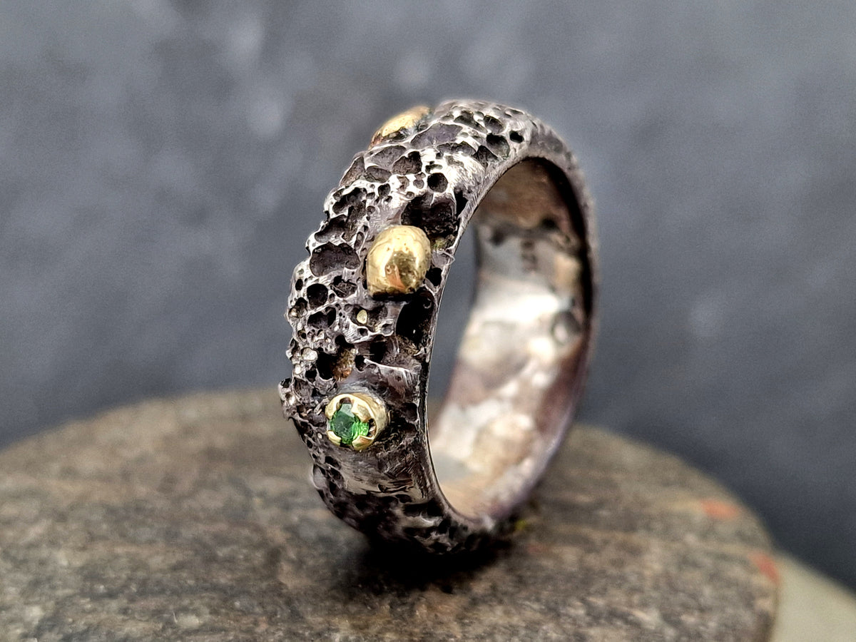 Lava Design Ring mit Tsavorit aus 925er Silber, 585er Gelbgoldelemente, Gr.59 (18,7), Unisex, Unikat, Handarbeit