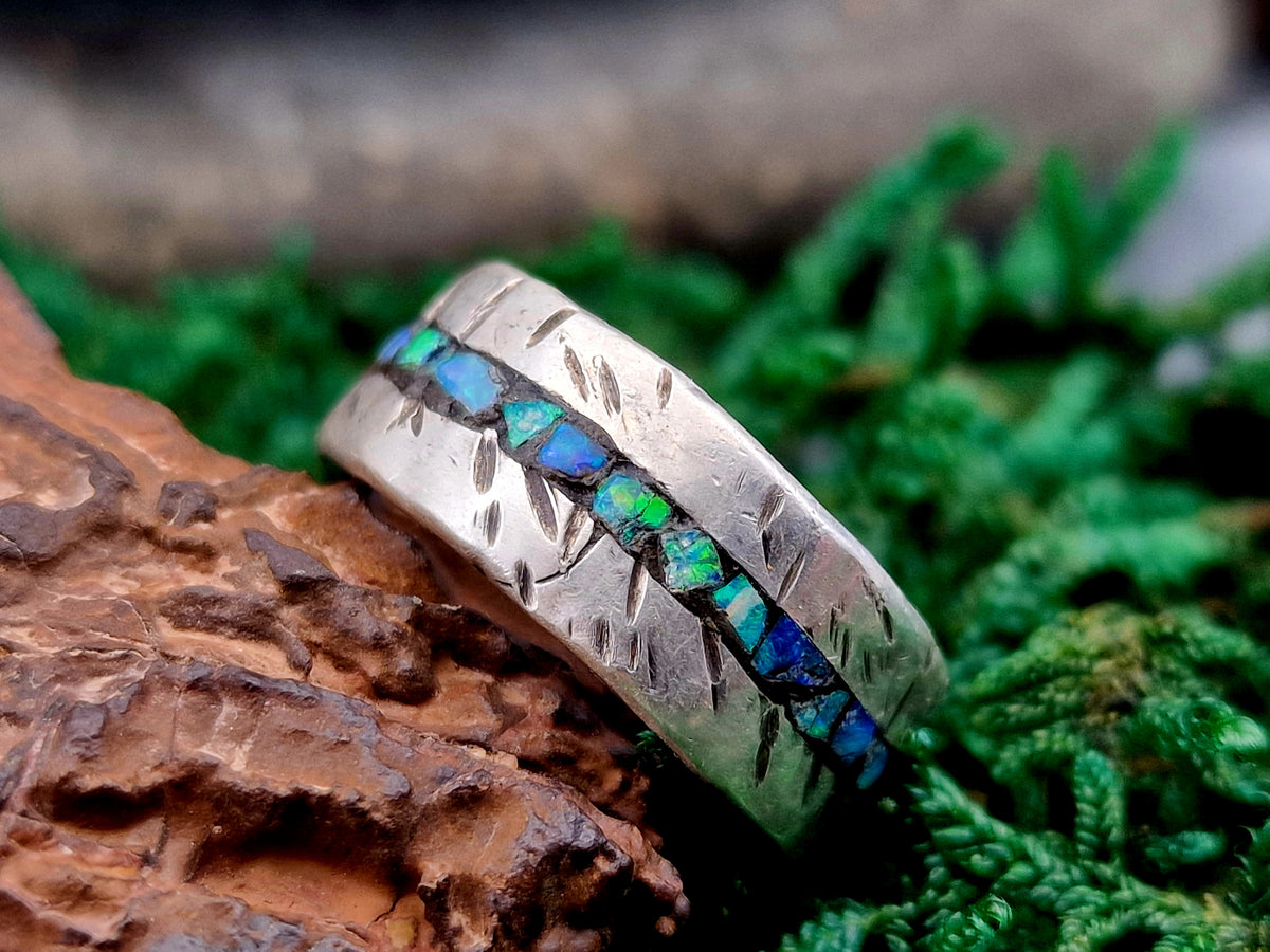 Lightning Ridge Opalsplitter Design Ring aus 925er Silber, Gr. 55 (17,5), buntes Opalfeuer in Kunstharz, teilgeschwärzt, Unikat, Handarbeit
