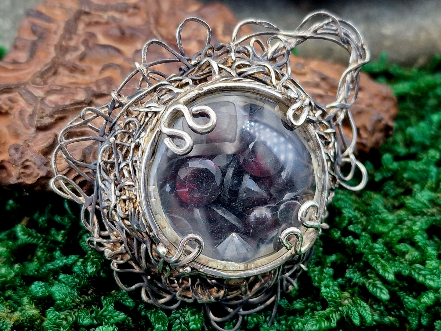 Wilder Granat Design Anhänger aus 925er Silber, zwei verschiedene Granatarten hinter Glas, filigran, mystisch, magisch, Unikat, Handarbeit, Unisex