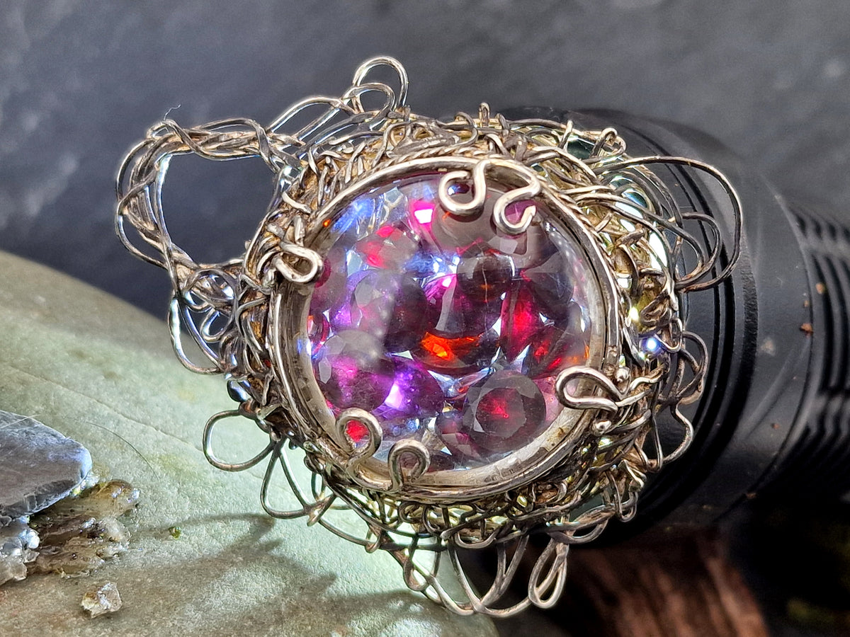 Wilder Granat Design Anhänger aus 925er Silber, zwei verschiedene Granatarten hinter Glas, filigran, mystisch, magisch, Unikat, Handarbeit, Unisex