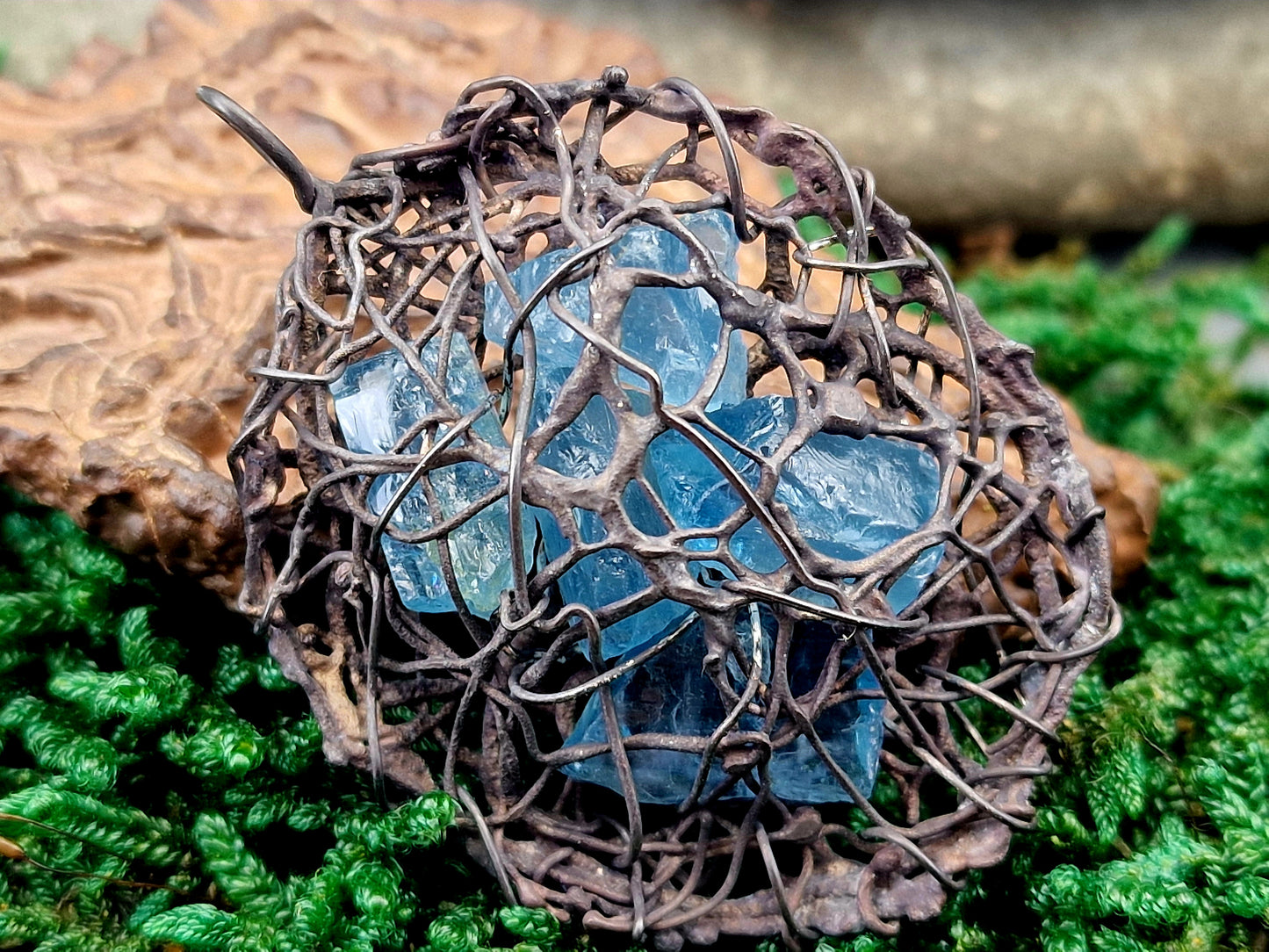 Organischer Aquamarin Design Anhänger aus geschwärztem 925er Silber, Rohsteine, magisch, mystisch, Handarbeit, Unikat