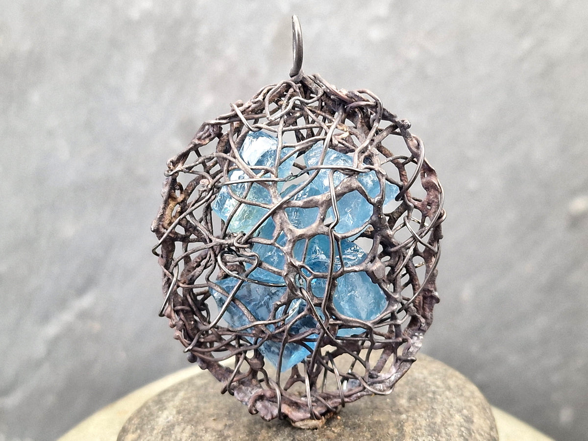 Organischer Aquamarin Design Anhänger aus geschwärztem 925er Silber, Rohsteine, magisch, mystisch, Handarbeit, Unikat