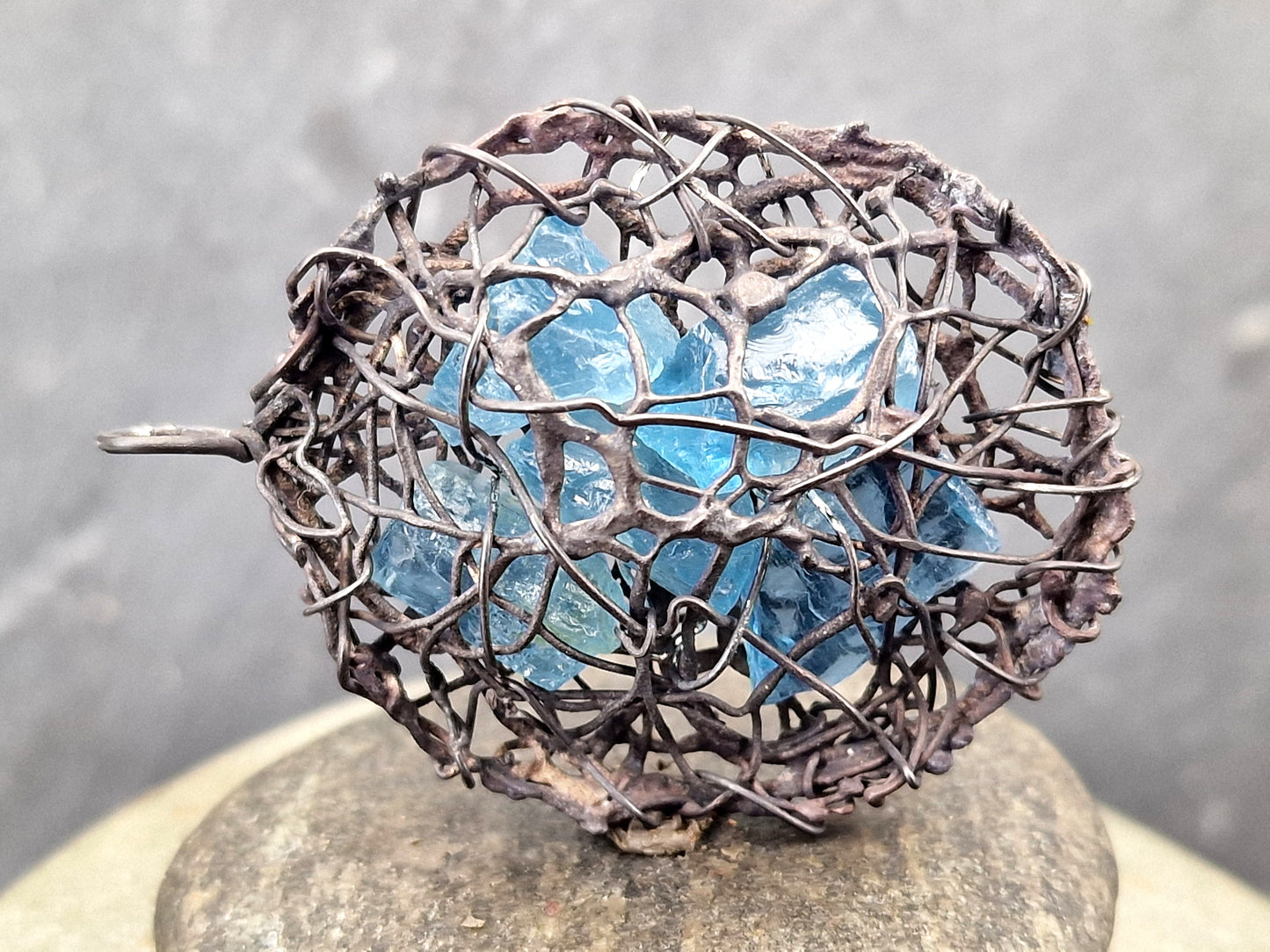 Organischer Aquamarin Design Anhänger aus geschwärztem 925er Silber, Rohsteine, magisch, mystisch, Handarbeit, Unikat