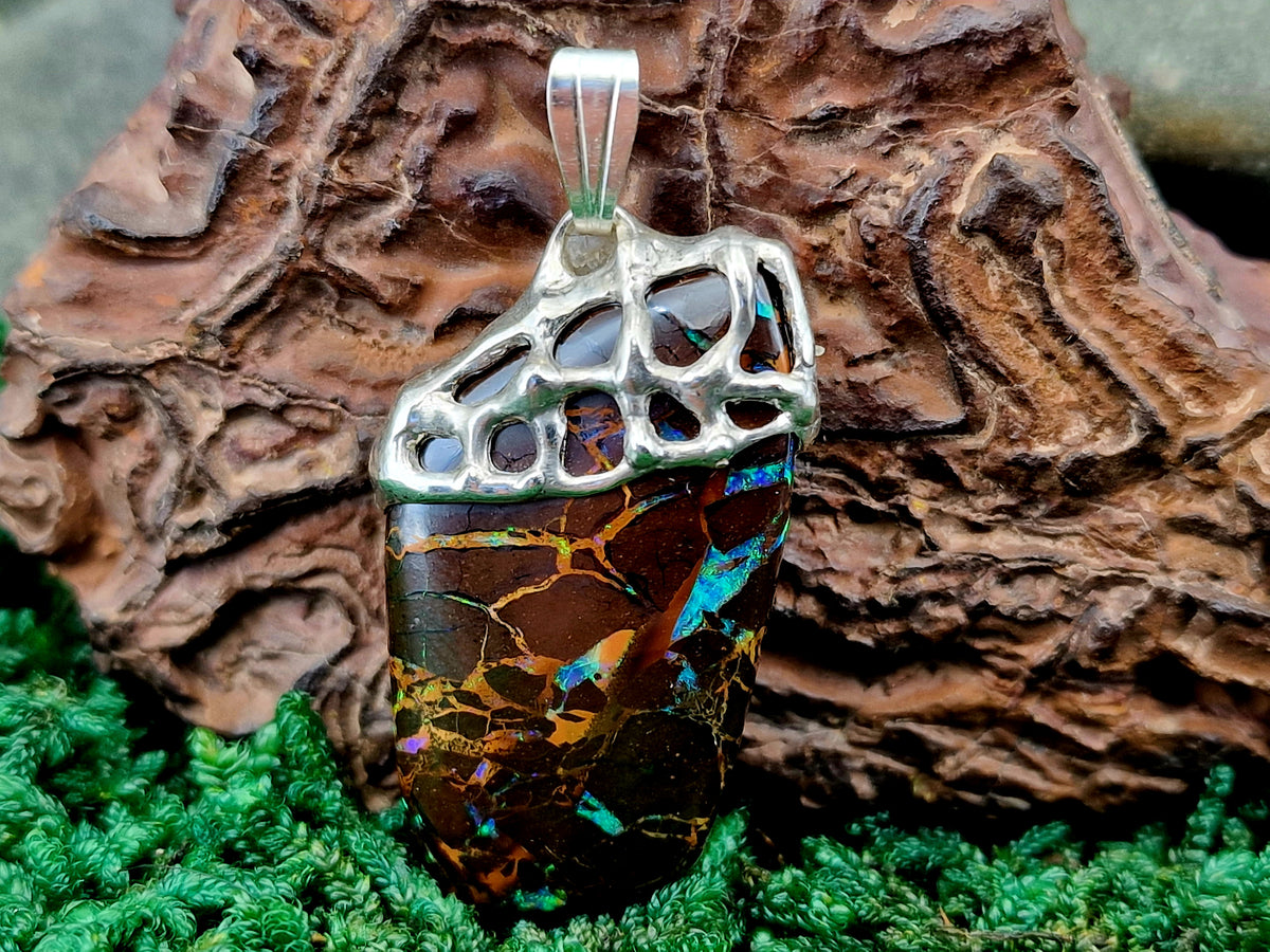 Boulder Opal Design Anhänger aus 925er Silber, Käfig gefasst, schönes Muster, Opalfeuer in grün und blau, Unisex, Unikat, Handarbeit