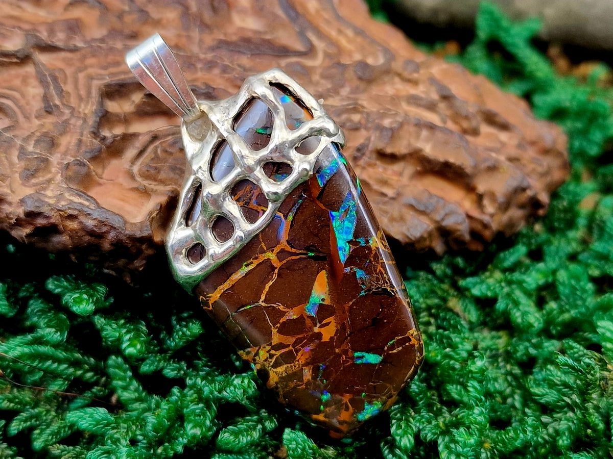 Boulder Opal Design Anhänger aus 925er Silber, Käfig gefasst, schönes Muster, Opalfeuer in grün und blau, Unisex, Unikat, Handarbeit