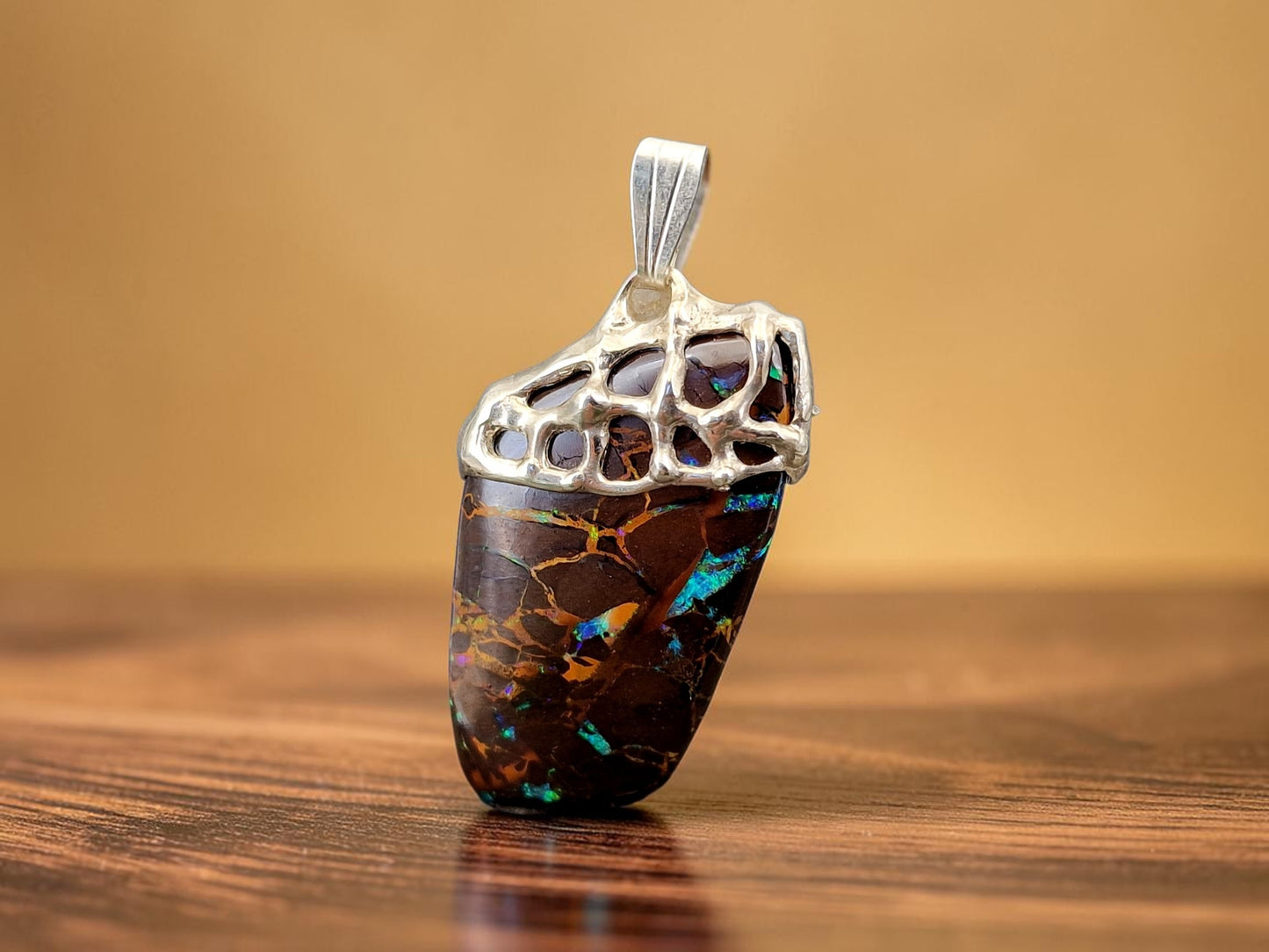 Boulder Opal Design Anhänger aus 925er Silber, Käfig gefasst, schönes Muster, Opalfeuer in grün und blau, Unisex, Unikat, Handarbeit
