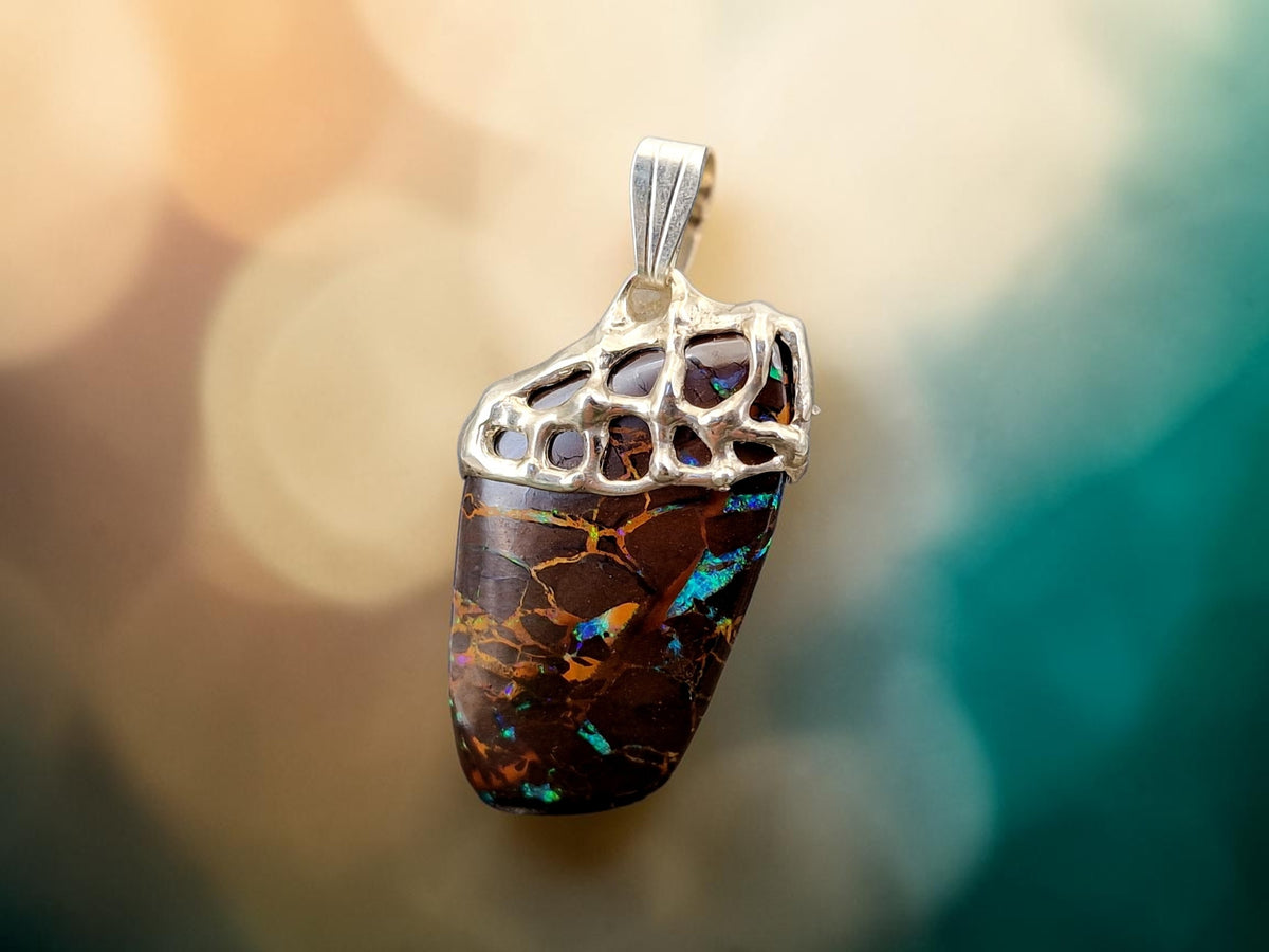 Boulder Opal Design Anhänger aus 925er Silber, Käfig gefasst, schönes Muster, Opalfeuer in grün und blau, Unisex, Unikat, Handarbeit