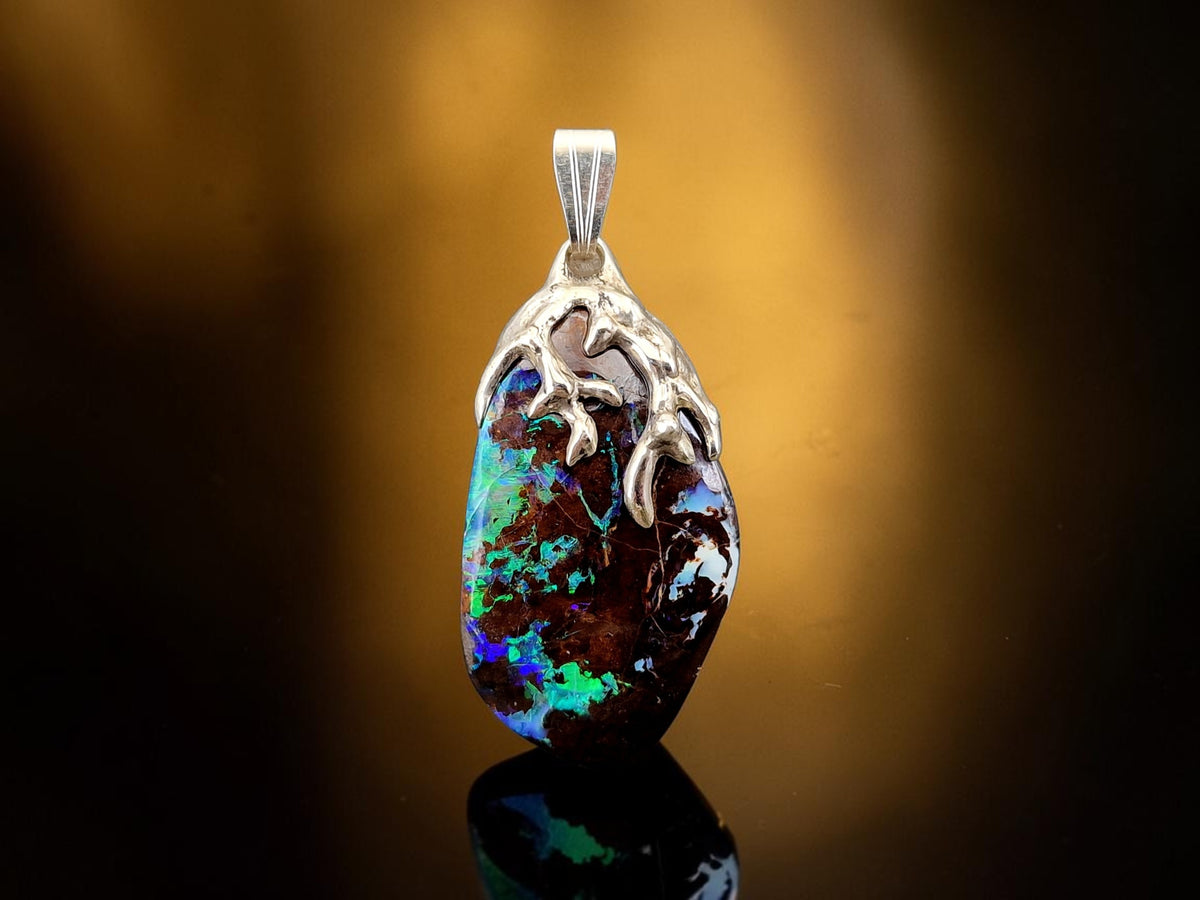Tribal Design Anhänger aus 925er Silber, Boulder Opal mit wunderschönem Muster und brilliantem Opalfeuer in grün und blau, Unisex, Unikat, Handarbeit