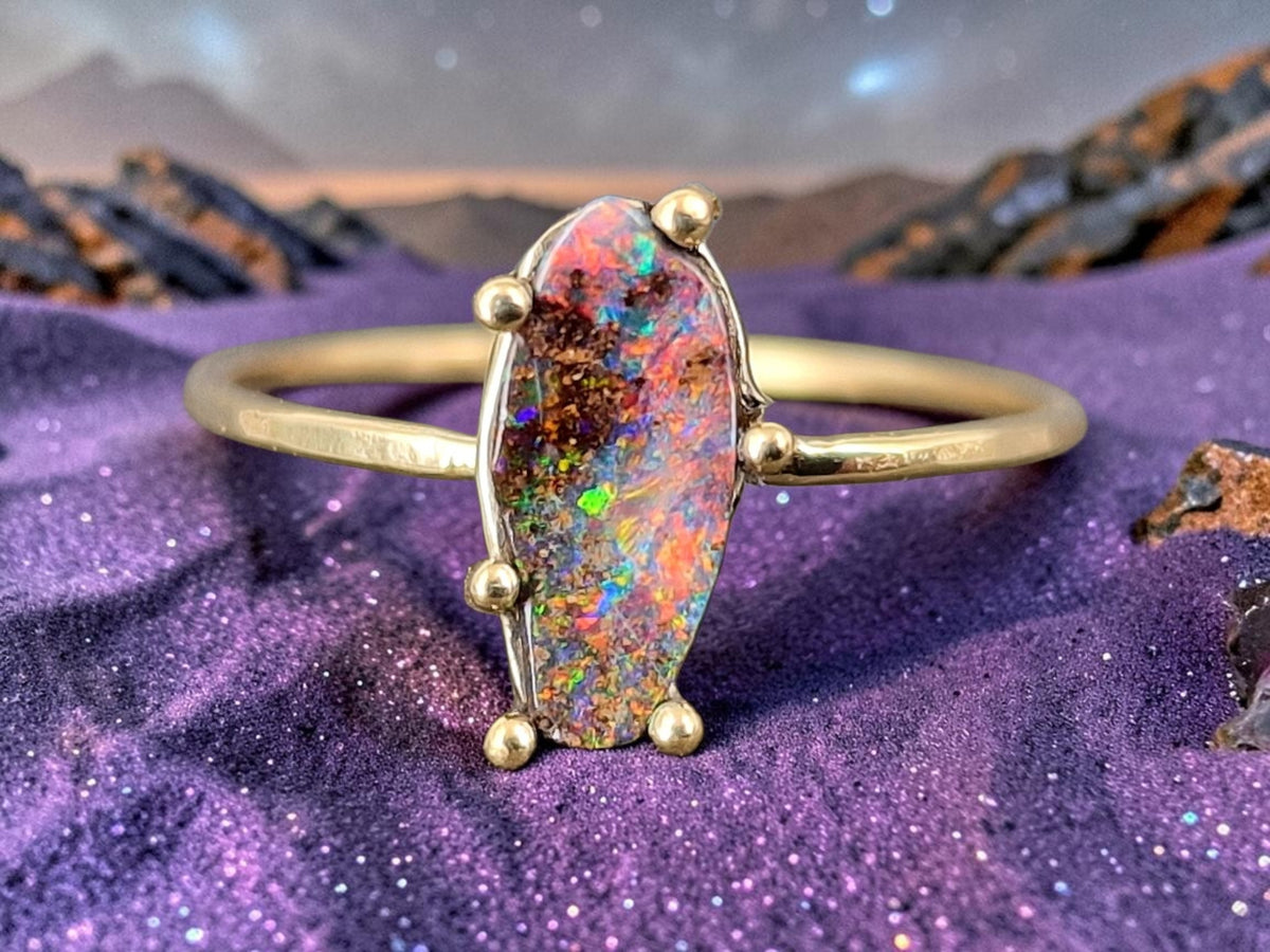 Feiner, Zarter 585er Gelbgold Ring, Gr. 56 (18), herrlicher Boulder Opal mit Multicolor Opalfeuer, Stotzenfassung, Unikat, Handarbeit