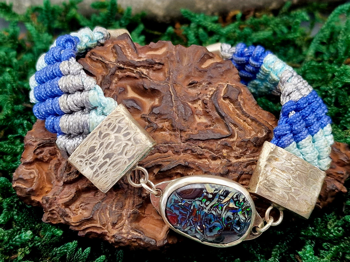 Makramee Design Armband, aus 925er Silber, 17,5cm Länge, Boulder Opal, Muster, Opalfeuer in grün und blau, Unisex, Unikat, Handarbeit