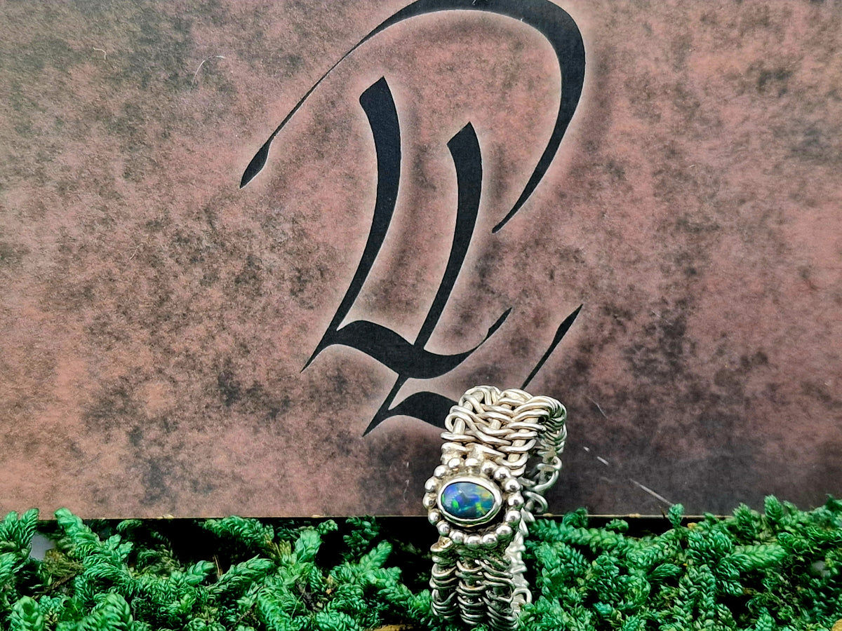 Schwarzer Opal Design Ring, Gr. 57 (18,3), aus 925er Silber, wild geflochtenes Design, mehrfarbiges Opalfeuer, magisch, mystisch, Stapelring, Unikat, Handarbeit