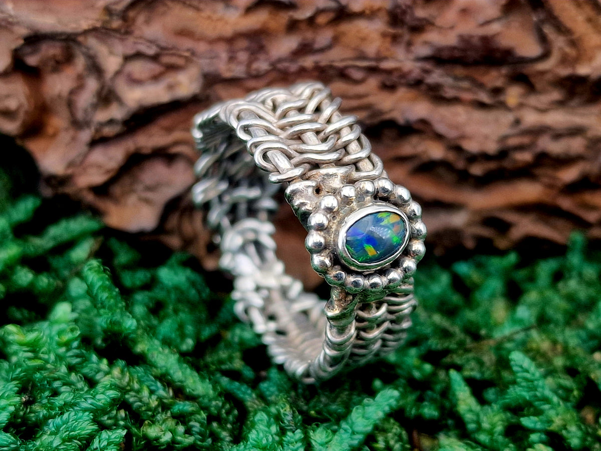 Schwarzer Opal Design Ring, Gr. 57 (18,3), aus 925er Silber, wild geflochtenes Design, mehrfarbiges Opalfeuer, magisch, mystisch, Stapelring, Unikat, Handarbeit