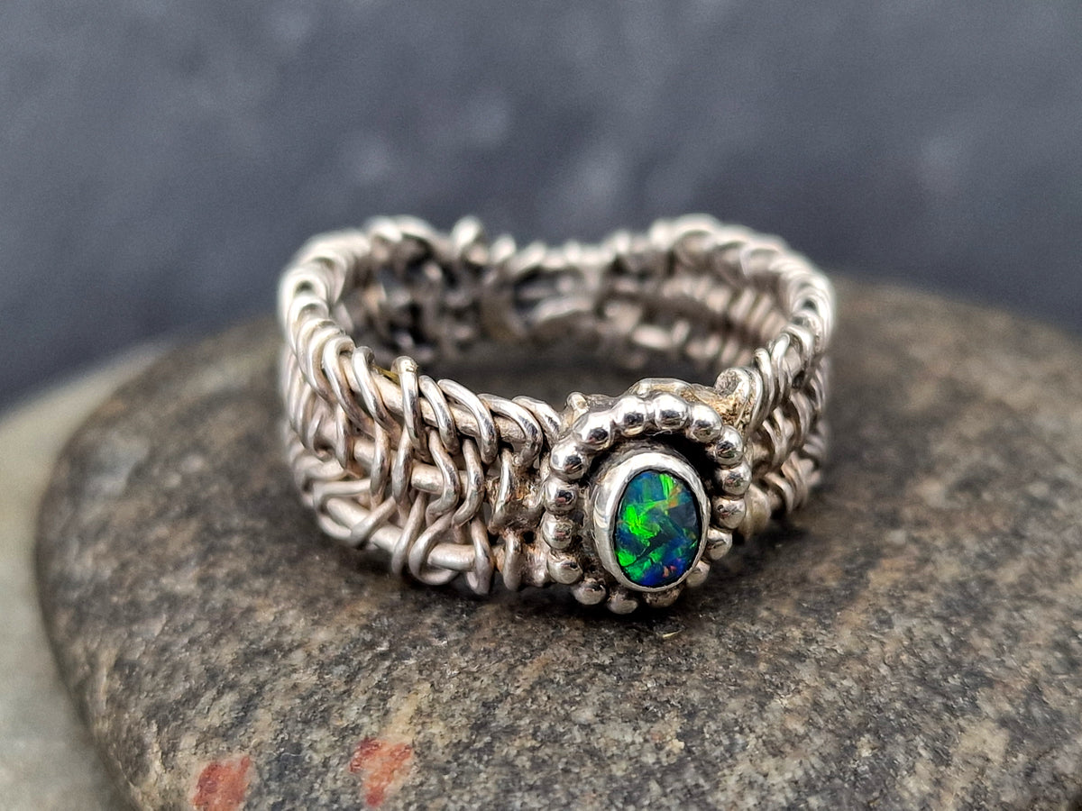 Schwarzer Opal Design Ring, Gr. 57 (18,3), aus 925er Silber, wild geflochtenes Design, mehrfarbiges Opalfeuer, magisch, mystisch, Stapelring, Unikat, Handarbeit