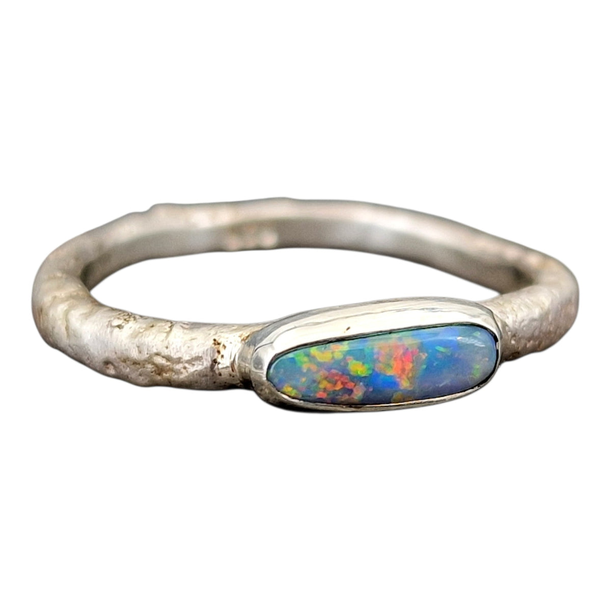 Lightning Ridge Opal Design Ring, Gr.60 (19,3), 925er Silber, gehämmert, Multicolor Opalfeuer, Unikat, Handarbeit