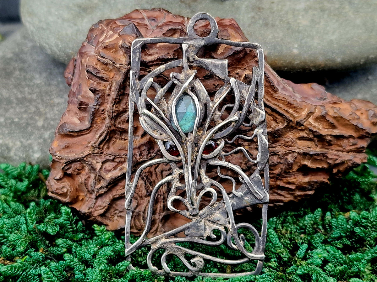 Magischer Drachen Design Anhänger, geschwärztes 925er Silber, blutrote Granat, blauem Labradorit, mystisch, Unikat, Handarbeit, Unisex