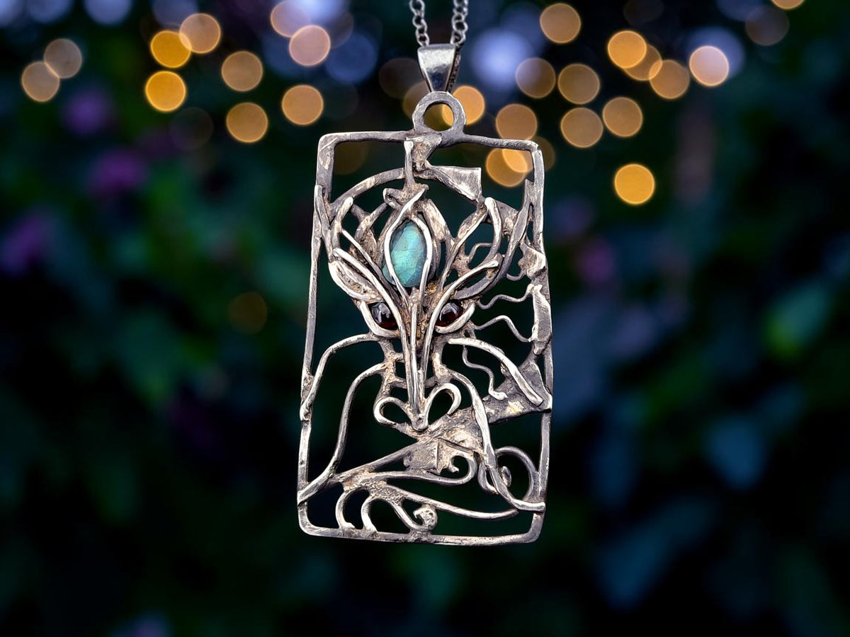 Magischer Drachen Design Anhänger, geschwärztes 925er Silber, blutrote Granat, blauem Labradorit, mystisch, Unikat, Handarbeit, Unisex