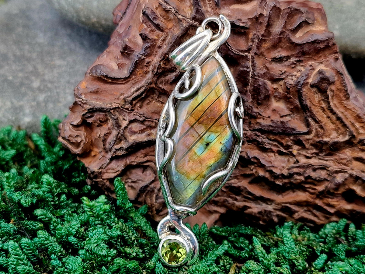 Magisch mystischer Anhänger, Labradorit und Peridot, 925er Silber, Unikat, Unisex, Handarbeit