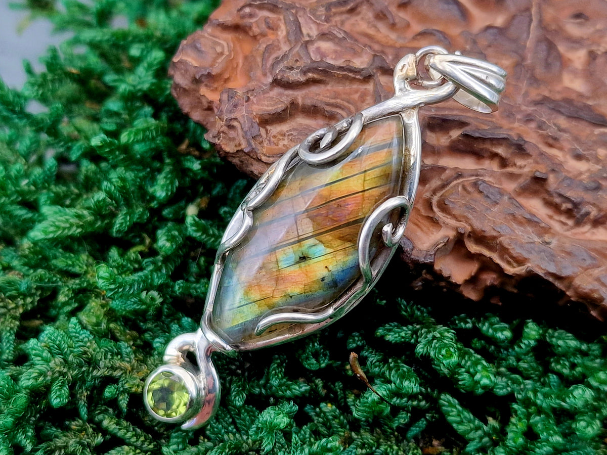 Magisch mystischer Anhänger, Labradorit und Peridot, 925er Silber, Unikat, Unisex, Handarbeit