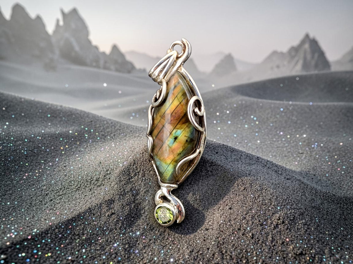 Magisch mystischer Anhänger, Labradorit und Peridot, 925er Silber, Unikat, Unisex, Handarbeit