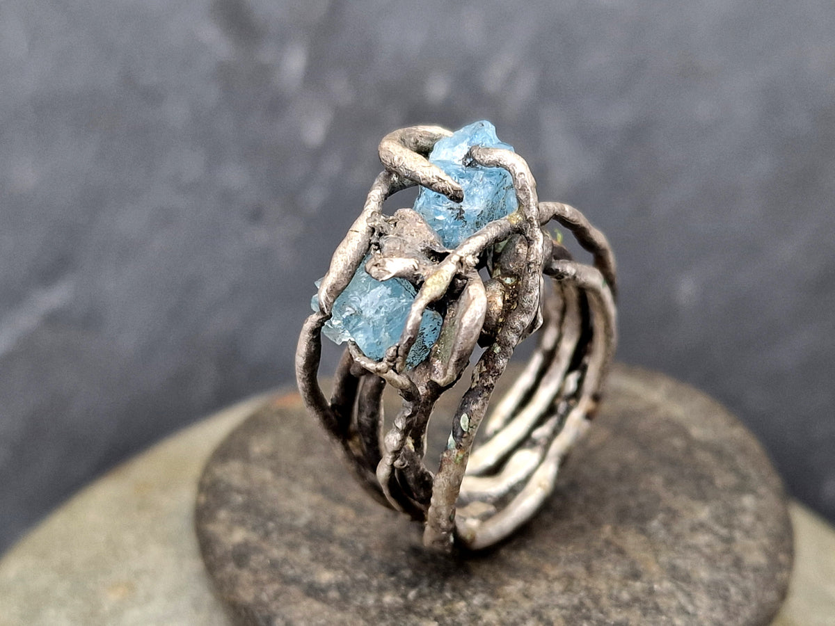 Organisch gewachsener Aquamarin Rohsteine Ring, Magisch, Mystisch, teilgeschwärzt, Gr.60 (19,3), Unikat, Handarbeit