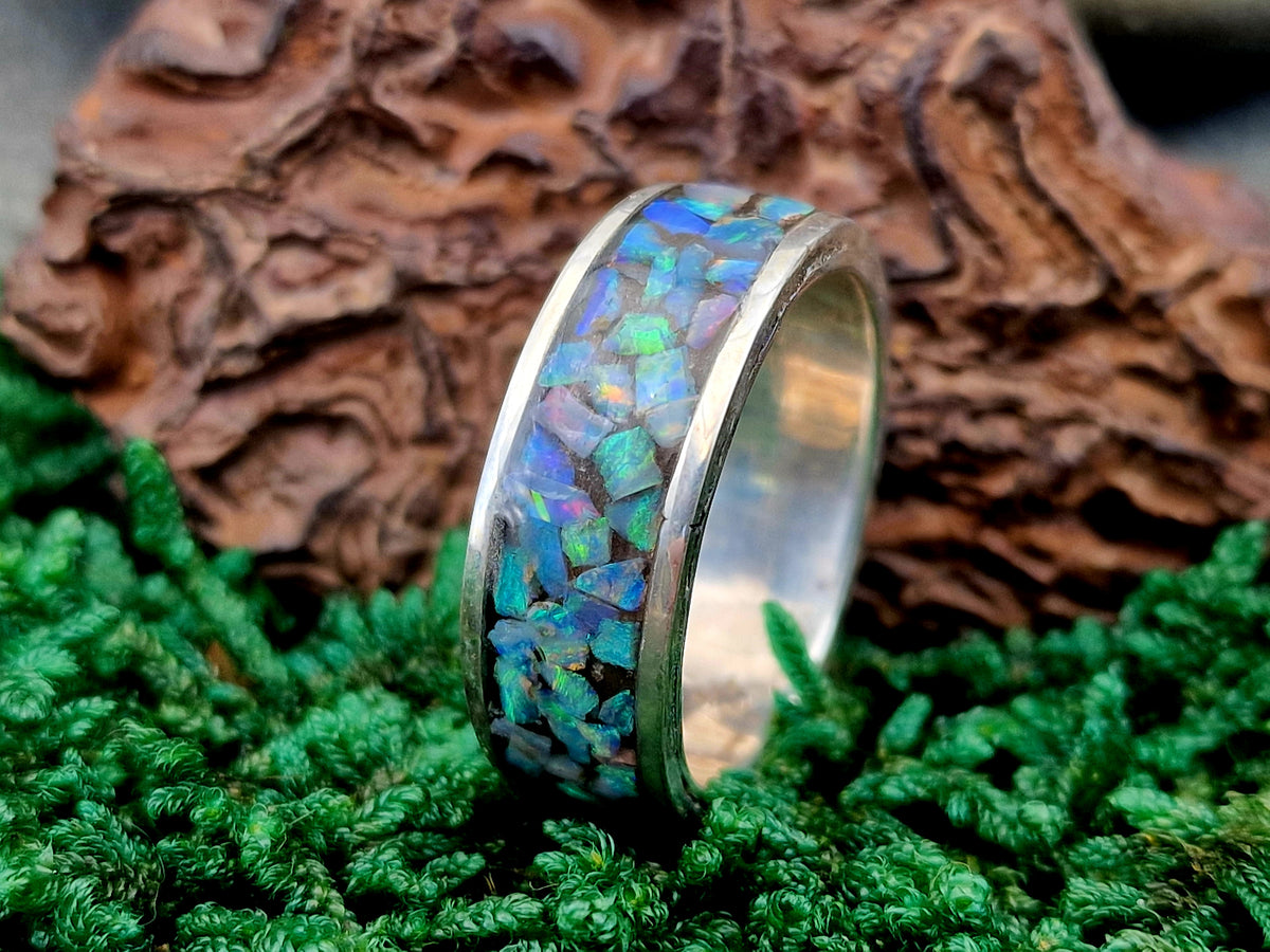 Lightning Ridge Opalchips Design Ring, Herrenring, Gr.71 (22,7) aus 925er Silber, Opalfeuer im Multicolor, 360 Grad in Kunstharz eingegossen,Nr.1, Unikat, Handarbeit
