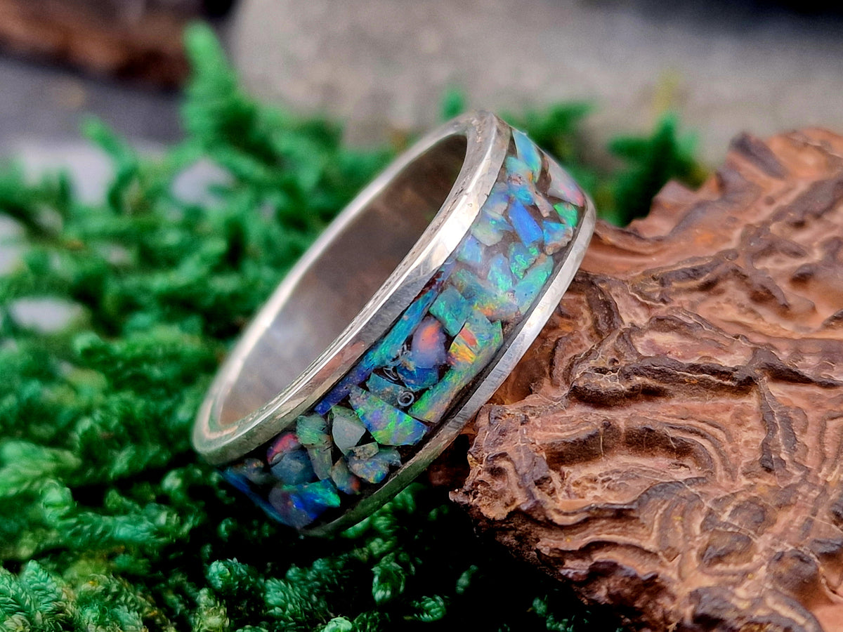 Lightning Ridge Opalchips Design Ring, Herrenring, Gr.71 (22,7) aus 925er Silber, Opalfeuer im Multicolor, 360 Grad in Kunstharz eingegossen,Nr.1, Unikat, Handarbeit