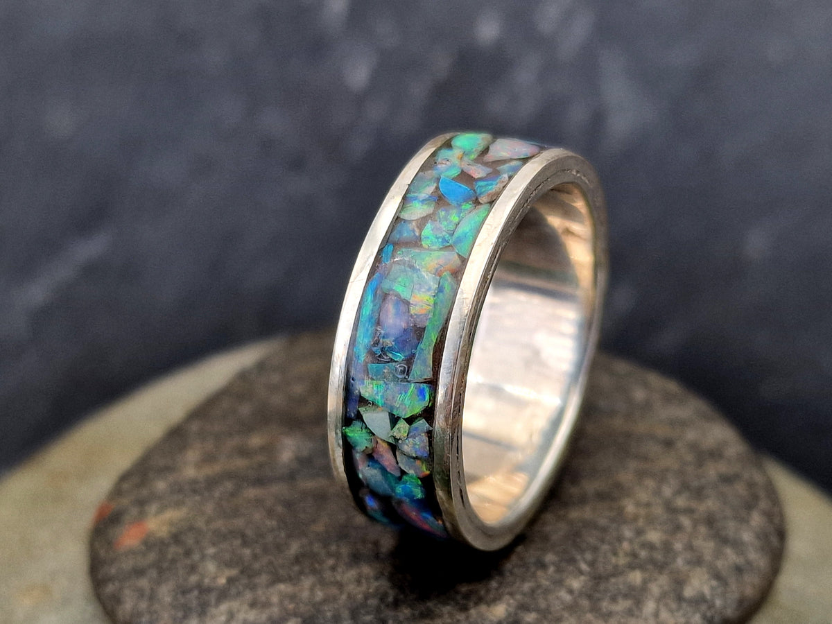 Lightning Ridge Opalchips Design Ring, Herrenring, Gr.71 (22,7) aus 925er Silber, Opalfeuer im Multicolor, 360 Grad in Kunstharz eingegossen,Nr.1, Unikat, Handarbeit