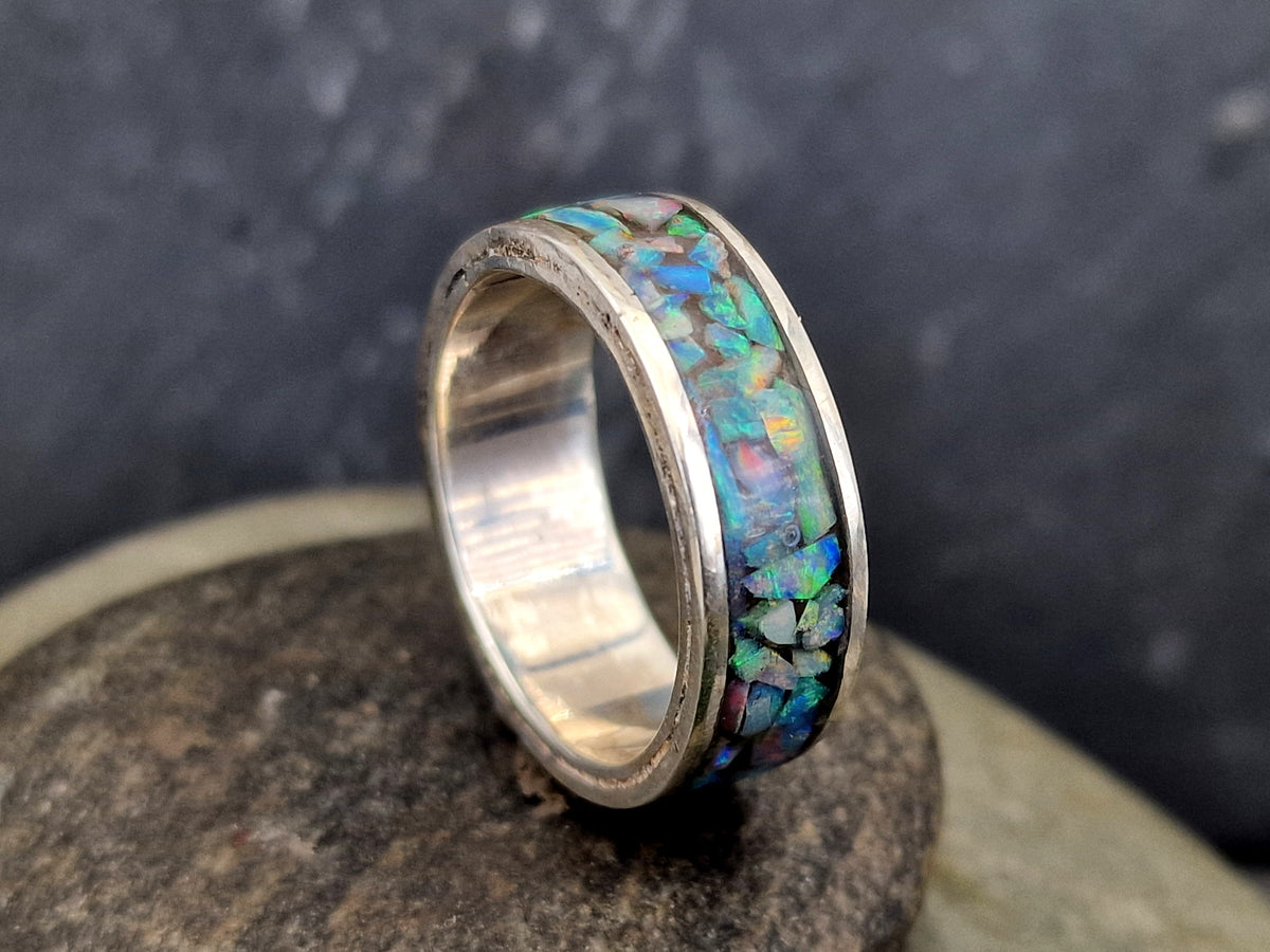 Lightning Ridge Opalchips Design Ring, Herrenring, Gr.71 (22,7) aus 925er Silber, Opalfeuer im Multicolor, 360 Grad in Kunstharz eingegossen,Nr.1, Unikat, Handarbeit