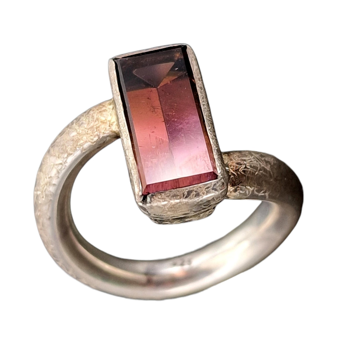 Zweifarbiger Turmalin Design Ring aus 925er Silber, Stein im Spiegelschliff Pfirsich/Rosa Farben, verdrehte und einmattierte Ringschiene, Gr.62 (19,7), Gr.62, Unisex, Unikat, Handarbeit