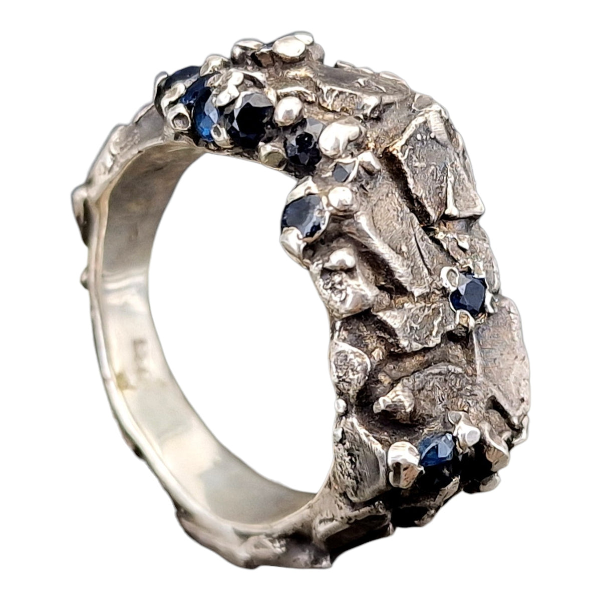 Blauer Saphir Design Ring "The Rock" aus 925er Silber, teilgeschwärzt, Gr.63 (20), kunstvolle Stein Struktur mit eingearbeiteten facettierten Saphiren, Unisex, Unikat, Handarbeit