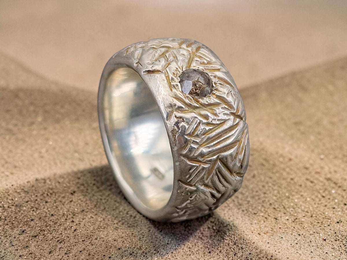 Massiver Diamant Design Ring, Gr.61 (19,5), aus 925er Silber, wild schraffierte Oberfläche, Unisex, Unikat, Handarbeit