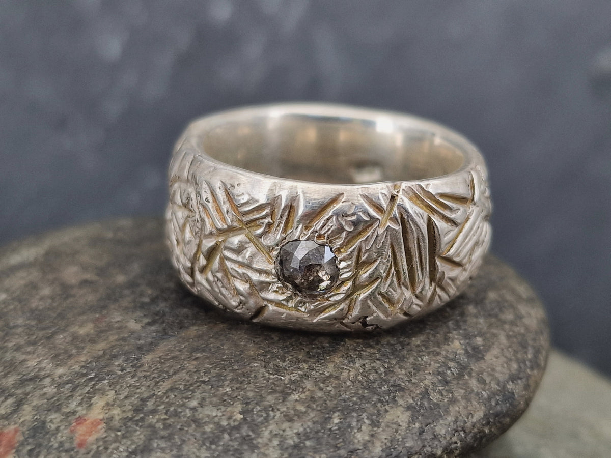 Massiver Diamant Design Ring, Gr.61 (19,5), aus 925er Silber, wild schraffierte Oberfläche, Unisex, Unikat, Handarbeit
