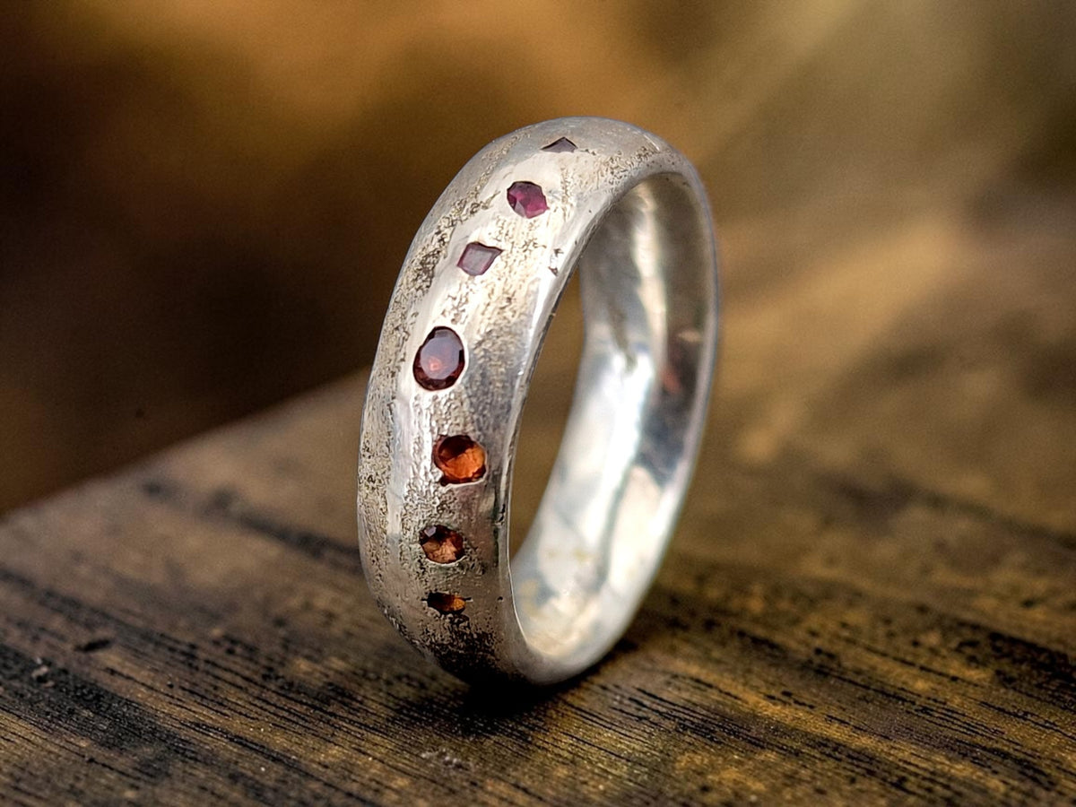 Sandguss Design Chaos Ring, aus 925er Silber, Gr. 55 (17,5), mit Saphiren und Rubin, Unikat, Handarbeit, Nr. 167