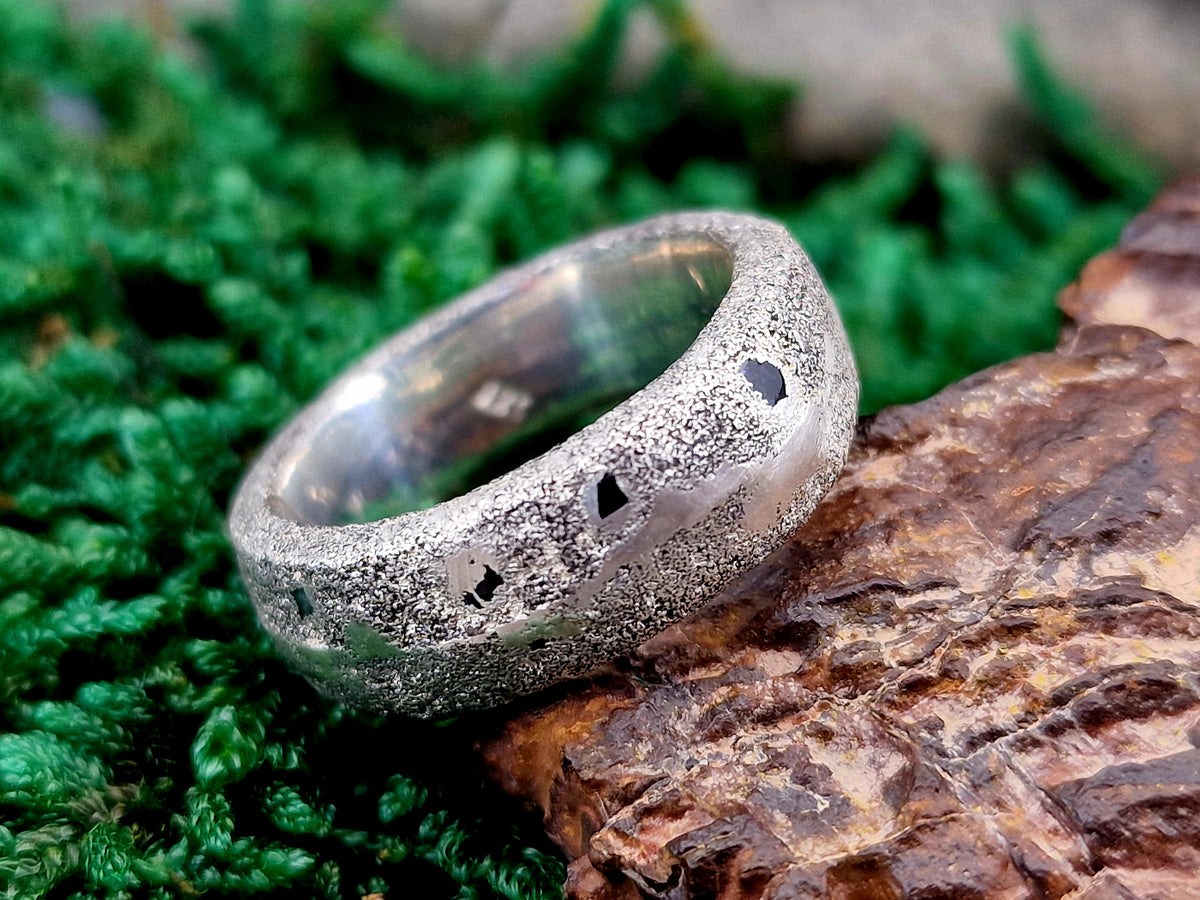 Sandguss Design Chaos Ring, Gr. 57 (18,3), 925er Silber typische Oberflächen Struktur, mit blauen Saphiren, Unikat, Handarbeit, Nr. 168