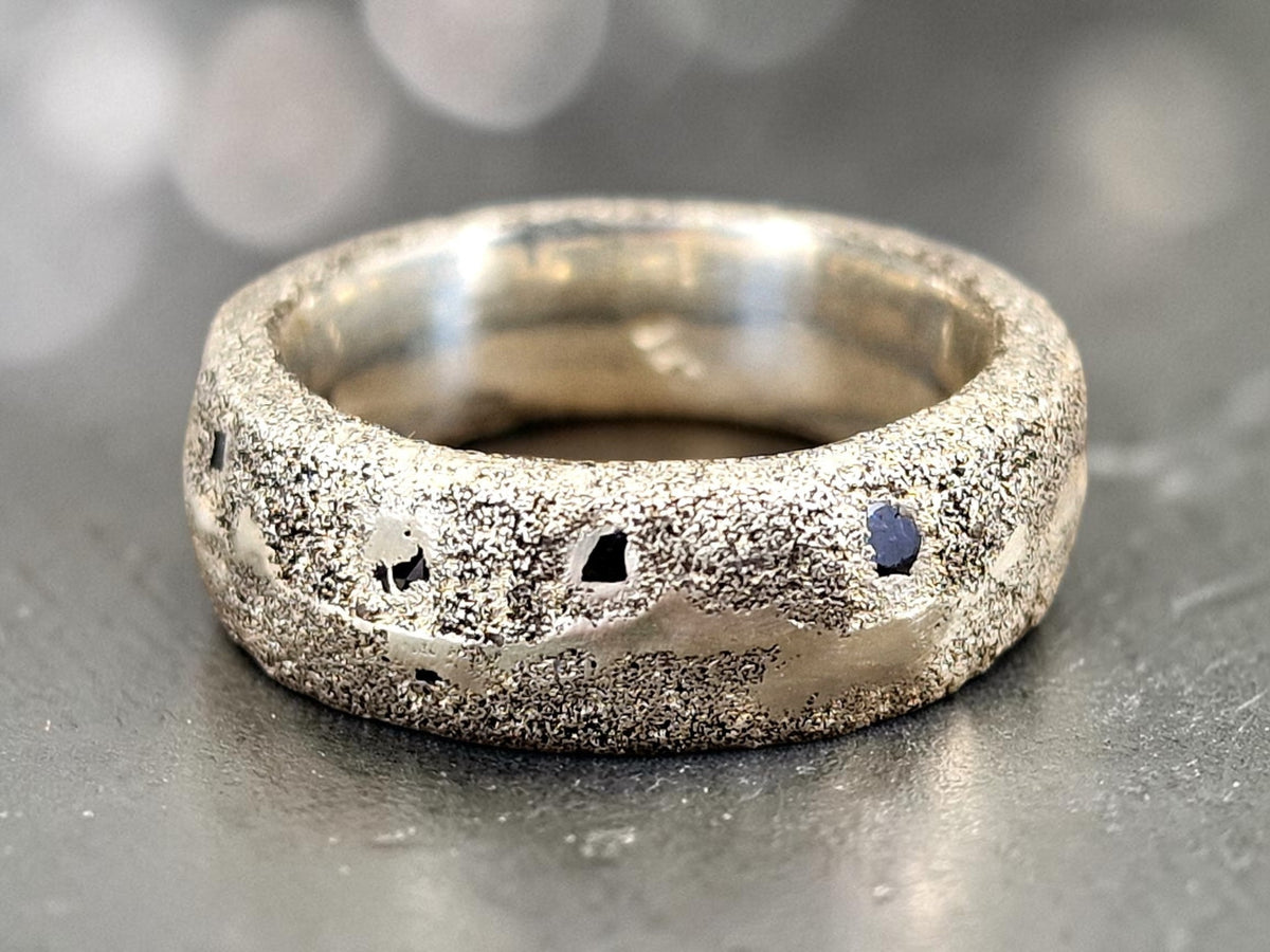 Sandguss Design Chaos Ring, Gr. 57 (18,3), 925er Silber typische Oberflächen Struktur, mit blauen Saphiren, Unikat, Handarbeit, Nr. 168
