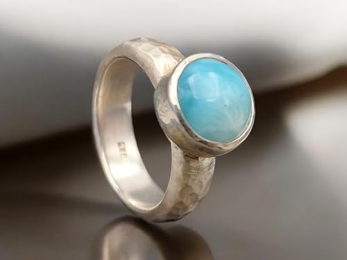 LeoLars-PABE 925er Silber Design Ring mit einem Top blau-weißen Larimar, massiv, mit gehämmerter Ringschiene Gr. 62 (19,7) Unikat, Handarbeit