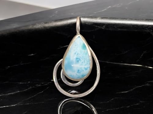 LeoLars-PABE Larimar Design Anhänger aus 925er Silber in Tropfenform auf einer Spirale, Steinfarbe ist blau-weiß, Unikat, Handarbeit