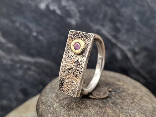 LeoLars-PABE Rosa Saphir Design Ring aus 925er Silber mit Gelbgold Fassung Geprägte und gehämmerter Platte, Unikat,Handarbeit