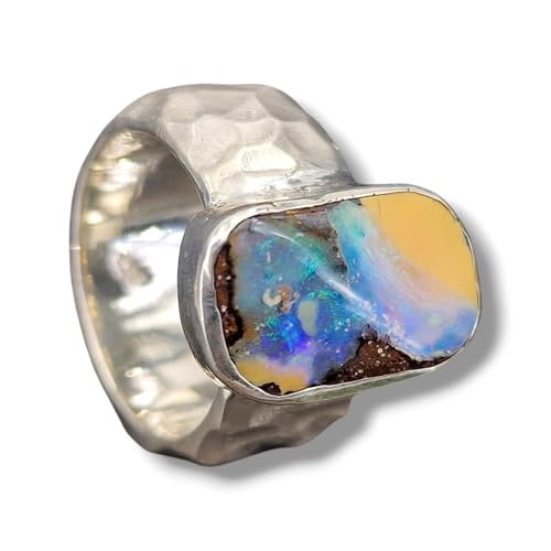 LeoLars-PABE Boulder Opal Picture Stone Design Ring aus 925er Silber, grob gehämmerte Oberflächen Struktur, massiv Opal mit grün-blauem Opalfeuer, Größe: 56-57 (18,2), Unikat, Handarbeit