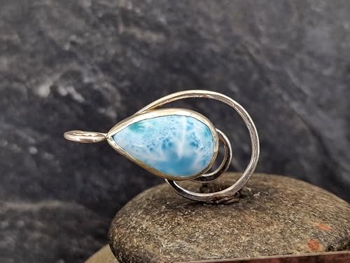 LeoLars-PABE Larimar Design Anhänger aus 925er Silber in Tropfenform auf einer Spirale, Steinfarbe ist blau-weiß, Unikat, Handarbeit